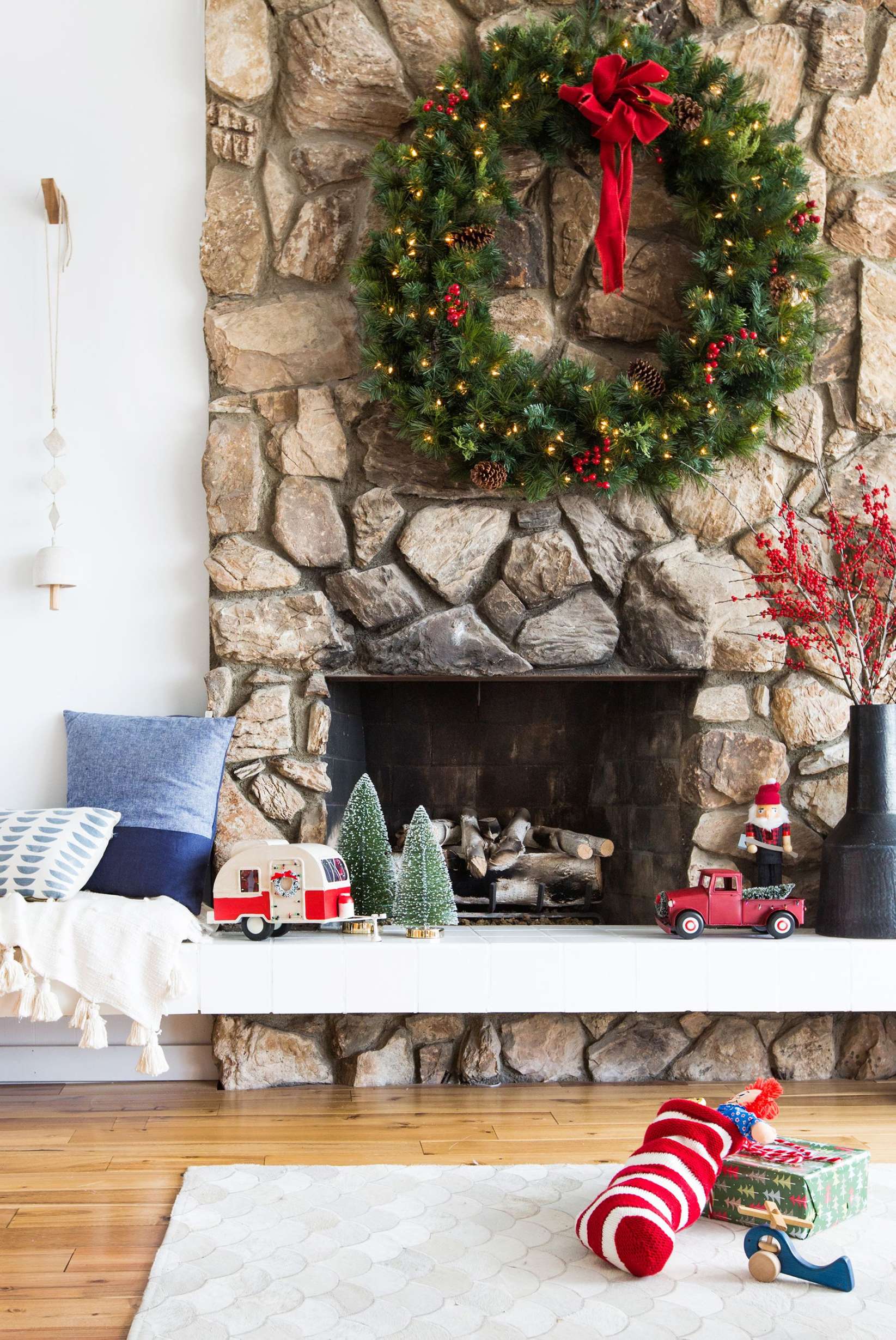 Christmas Mantel Decorating Ideas - Holiday Fireplace Style