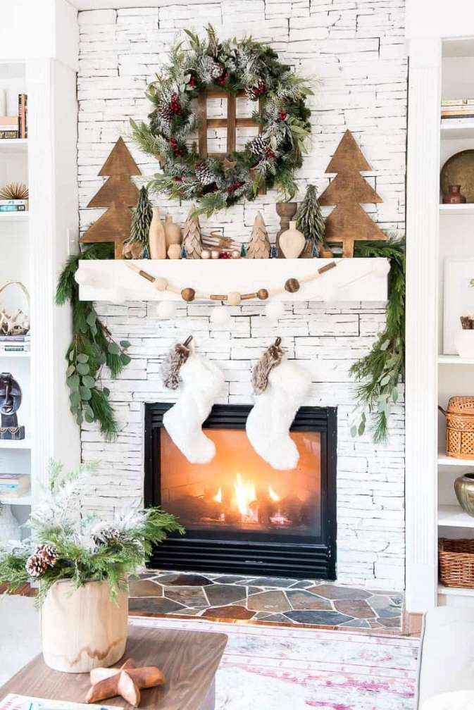 Christmas Mantel Decorations - Ideas for Holiday Fireplace