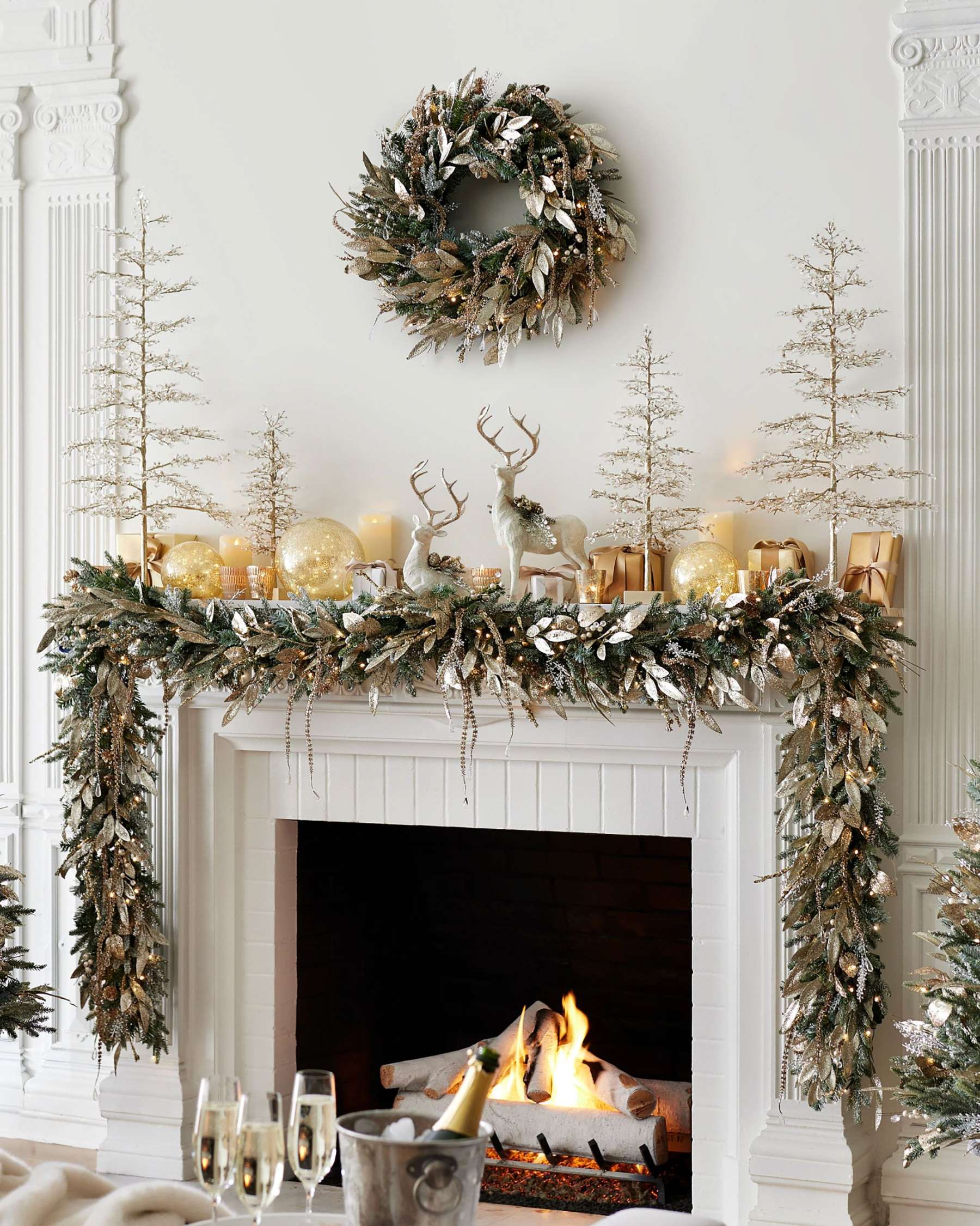Enchanting Ways to Festoon Your Christmas Mantel