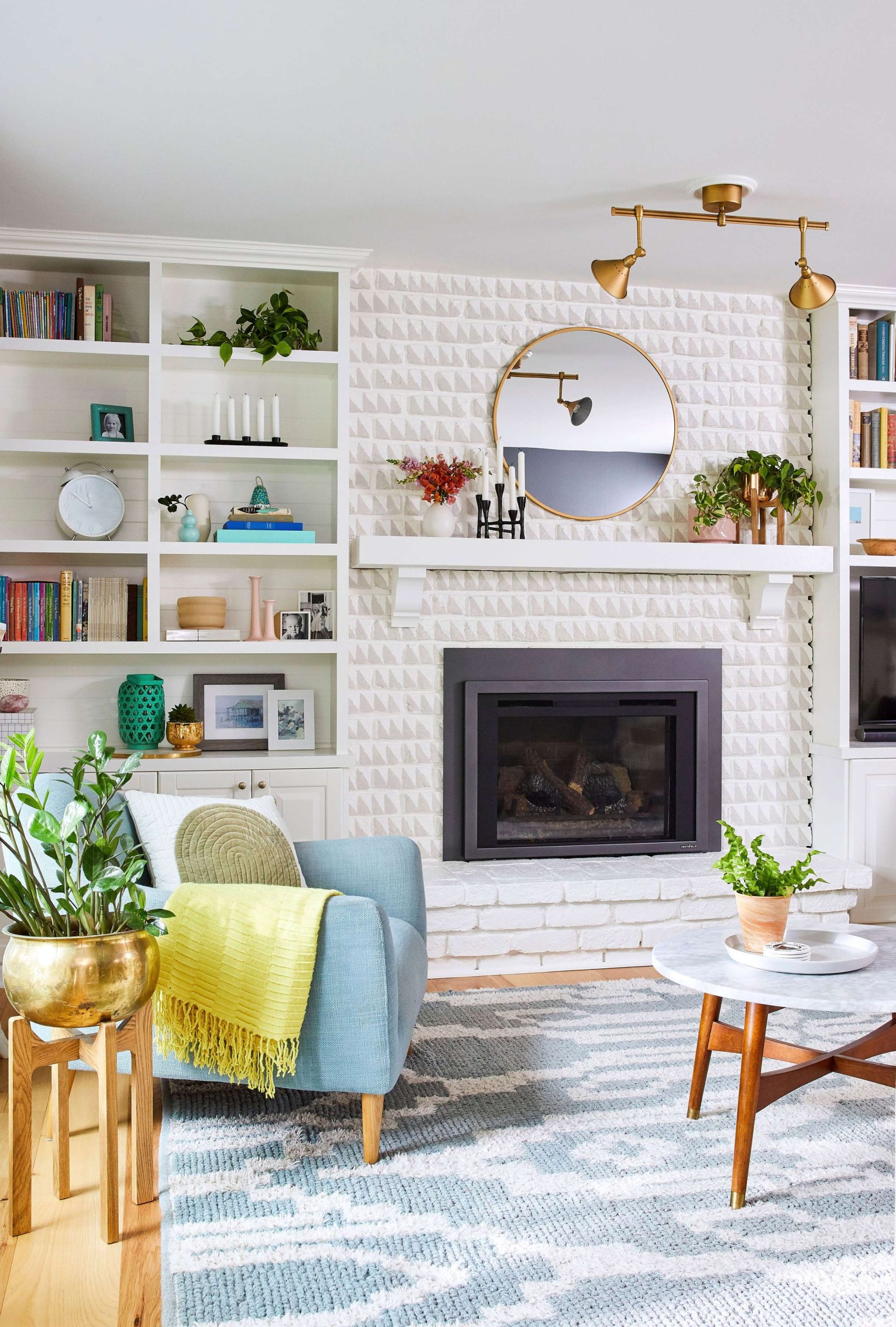 Mantel Decor Ideas That Make Your Fireplace a Focal Point