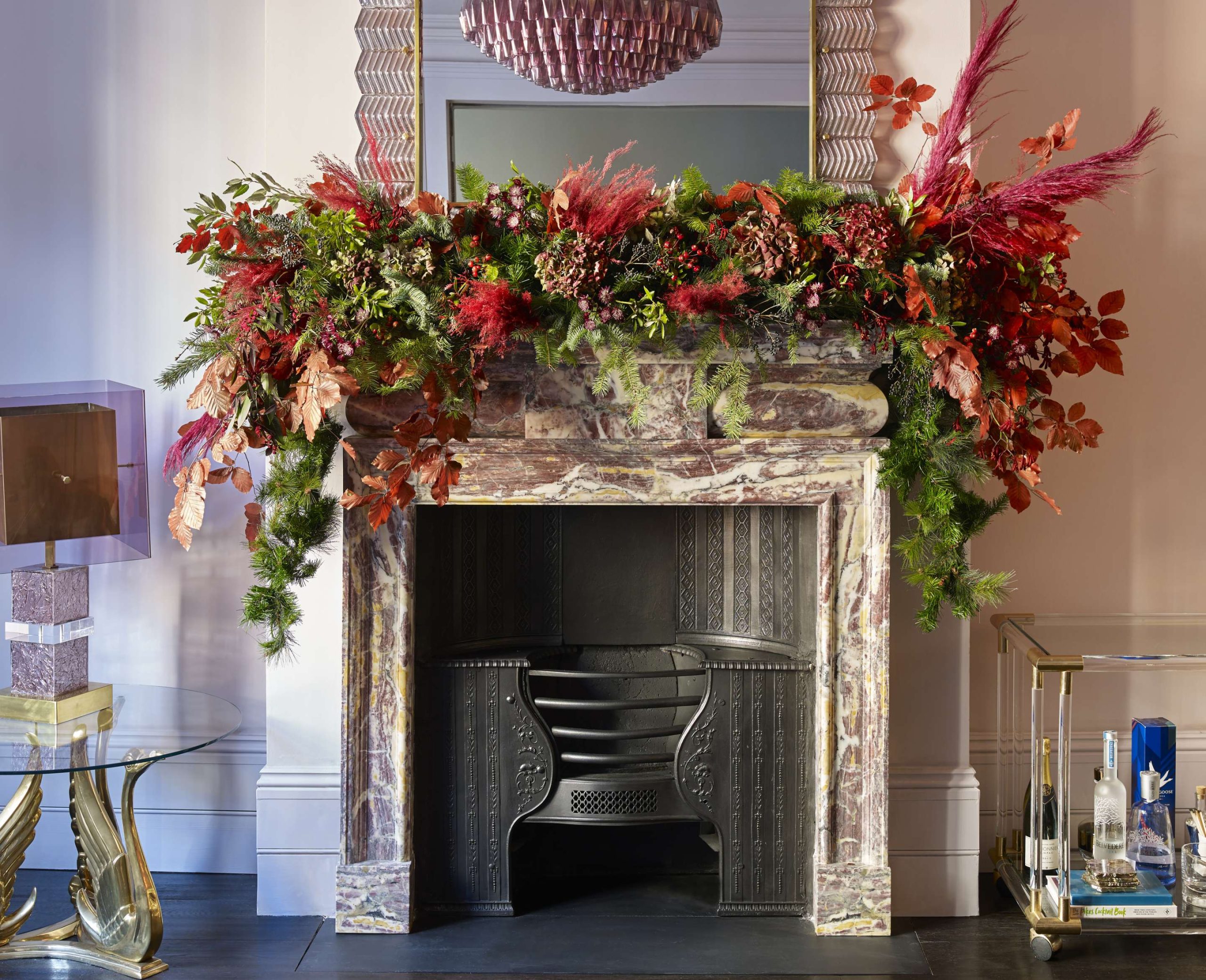 tips to decorate your fireplace with a Christmas garland  Livingetc