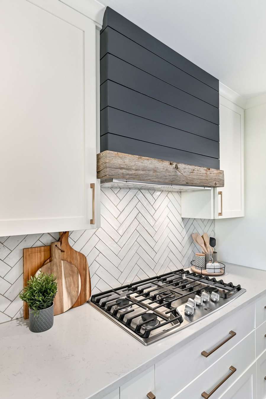 Backsplash Tile Ideas: From Bold to Traditional