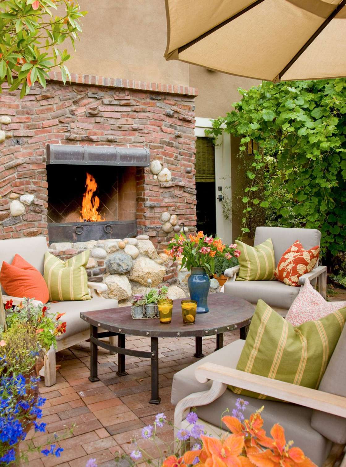 Cozy Outdoor Fireplace Ideas for a Cool-Weather Hangout Space