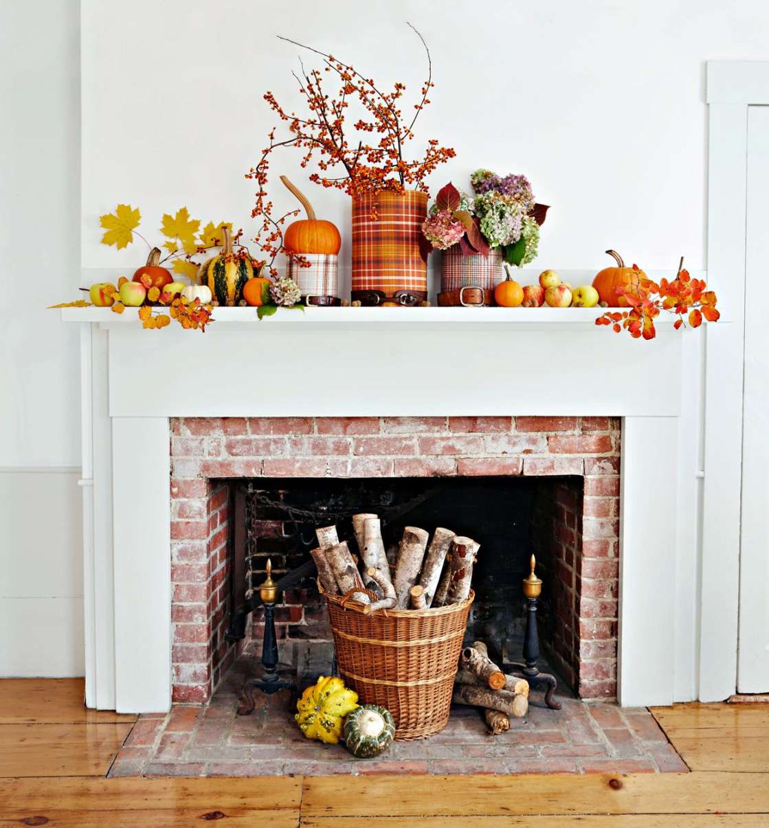 Cozy Ways to Decorate a Mantel for Fall