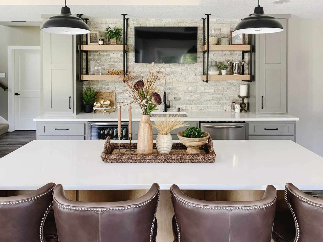 Guide to Kitchen Island Centerpiece Ideas and Styling