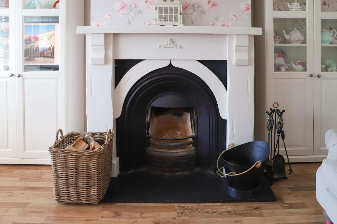 How to paint a wood fireplace surround - Dainty Dress Diaries