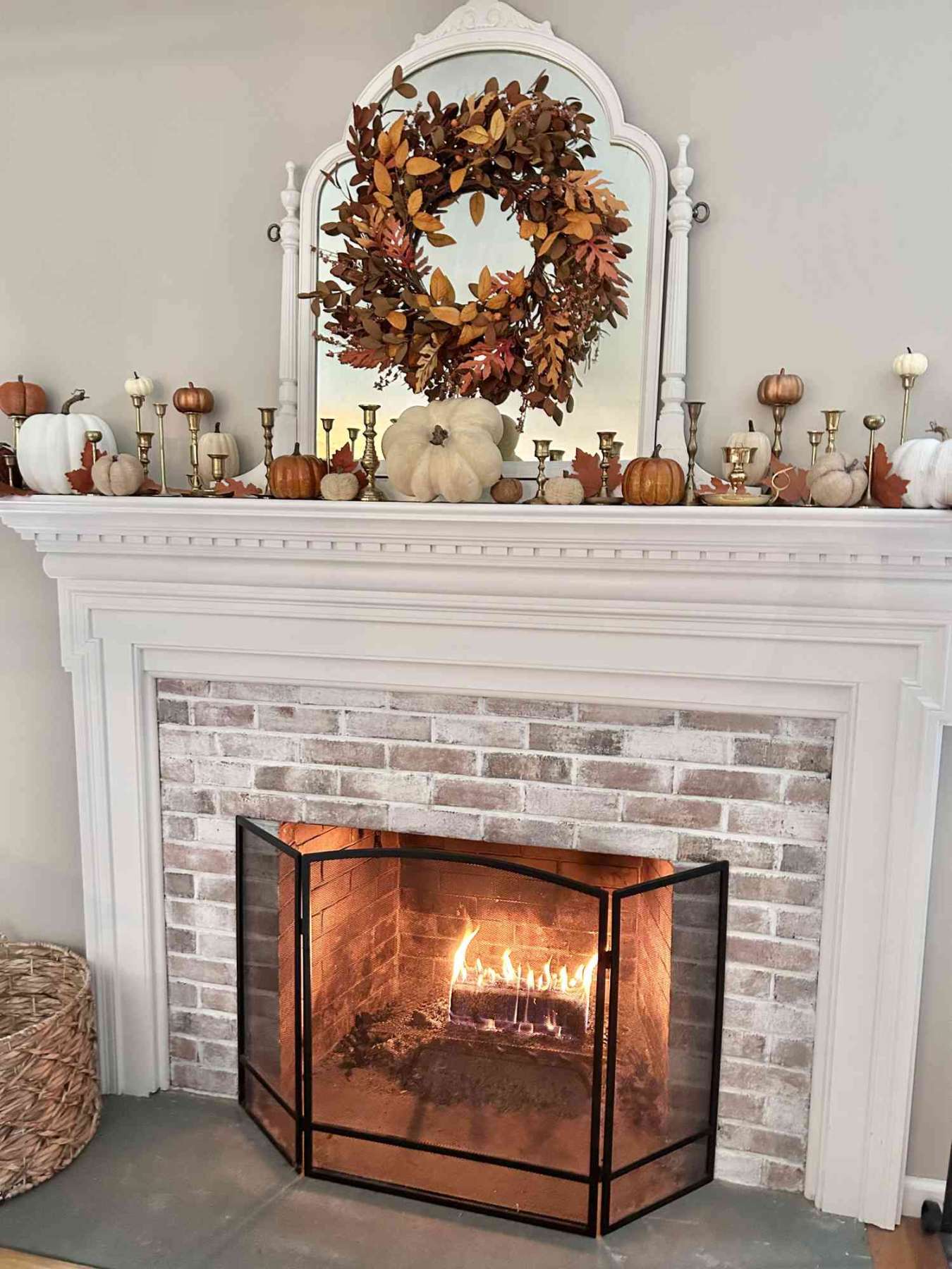Ideas for Decorating a Mantel for Fall