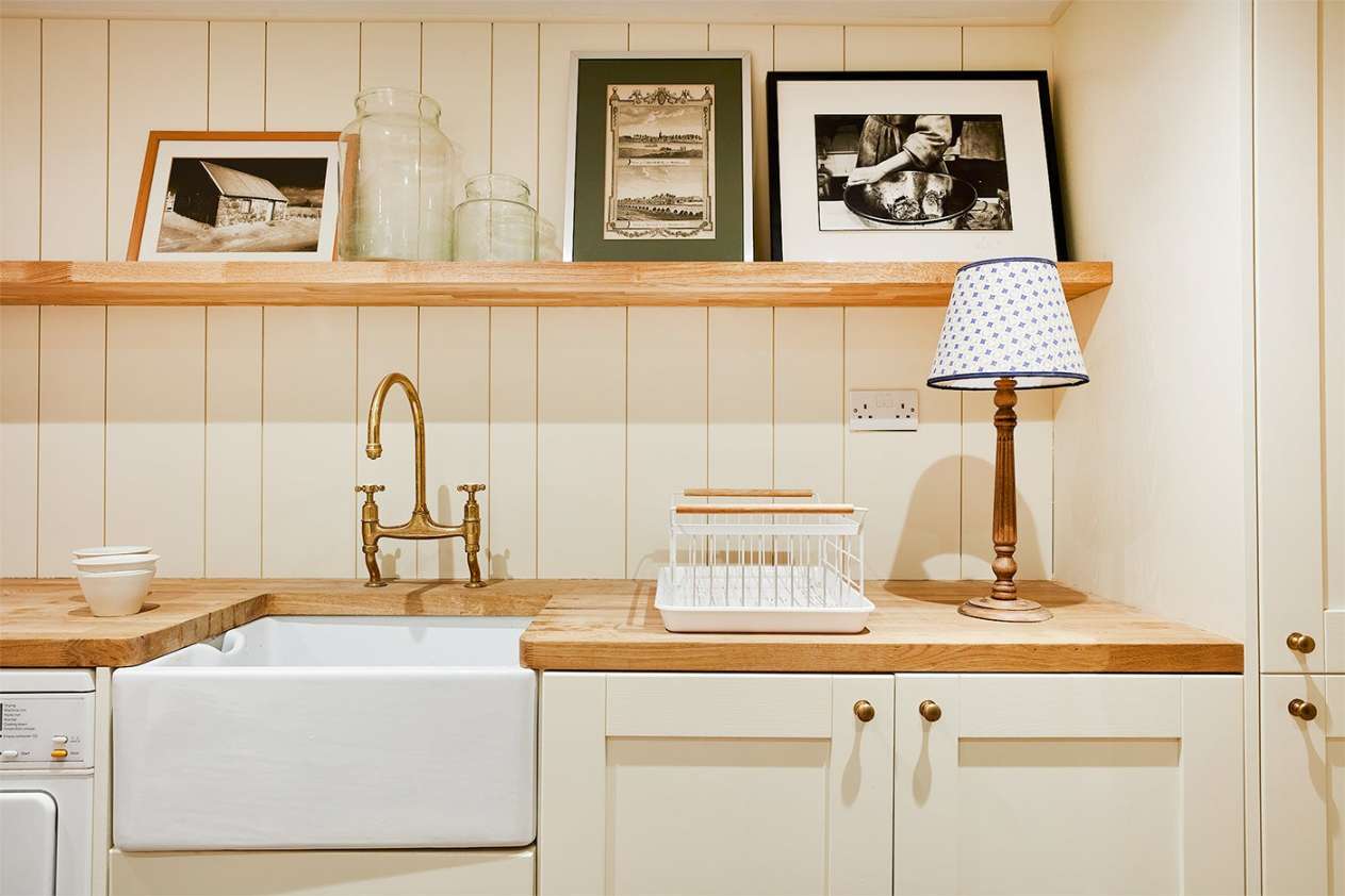 If Warmth Is What You Crave, Consider Off-White Kitchen Cabinets