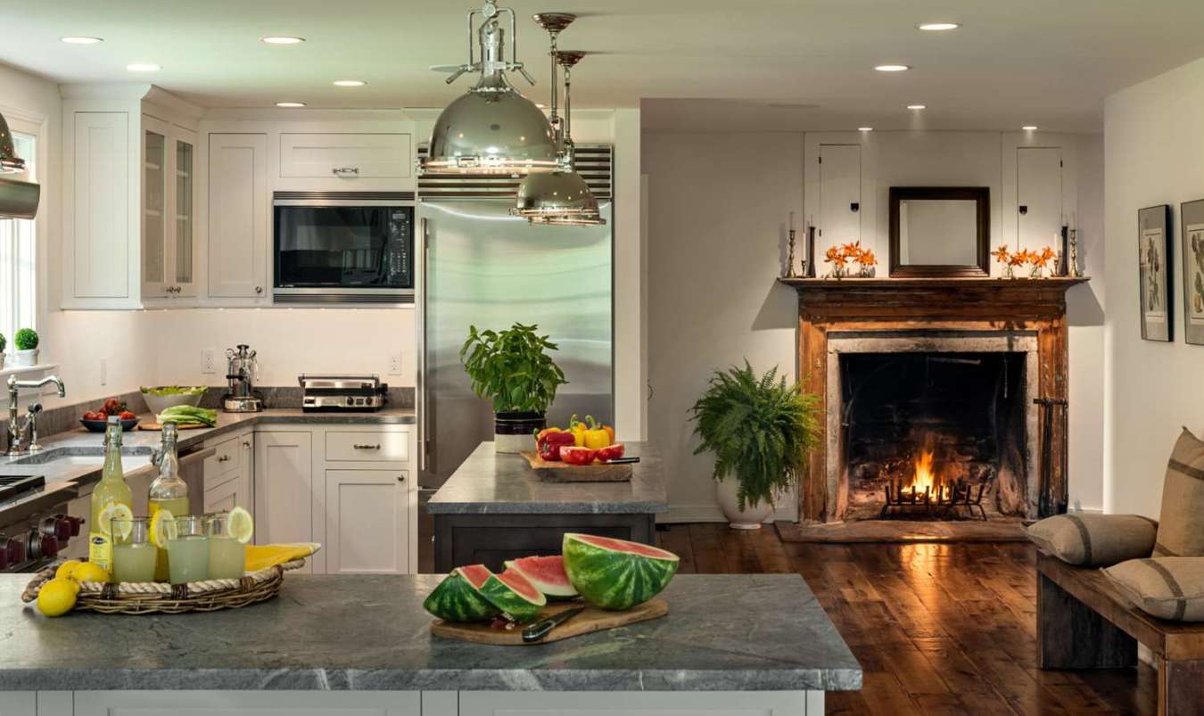 Kitchens With Fireplaces for a Cozy Feel While You Cook