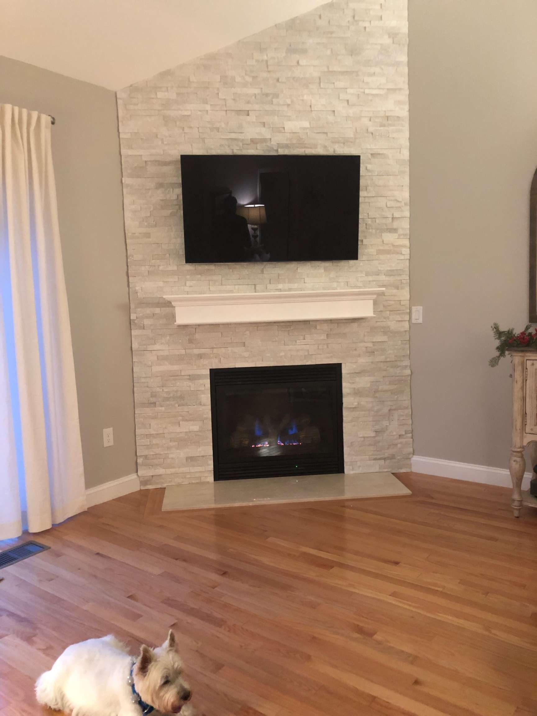 Living Room with a Corner Fireplace and a Wall-Mounted TV Ideas