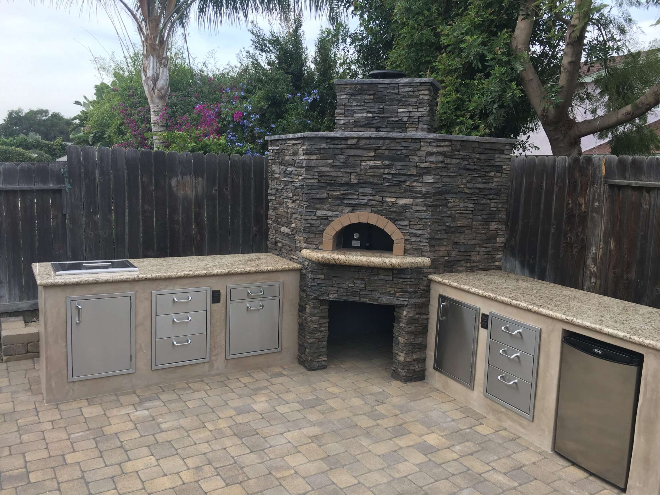 Outdoor Kitchen Ideas With A Wood Fired Pizza Oven - Forno