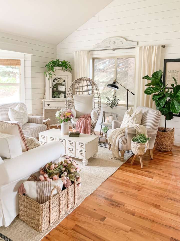 Summer Decor in the Front Room - Sarah Joy