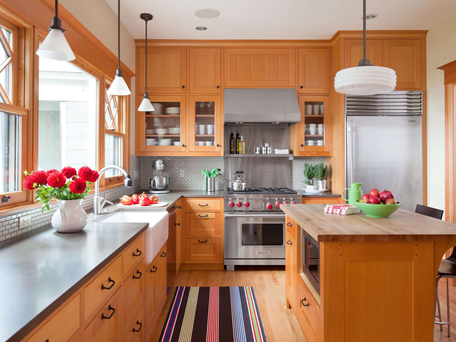 Ways to Avoid a Total Remodel in a Kitchen with Oak Cabinets