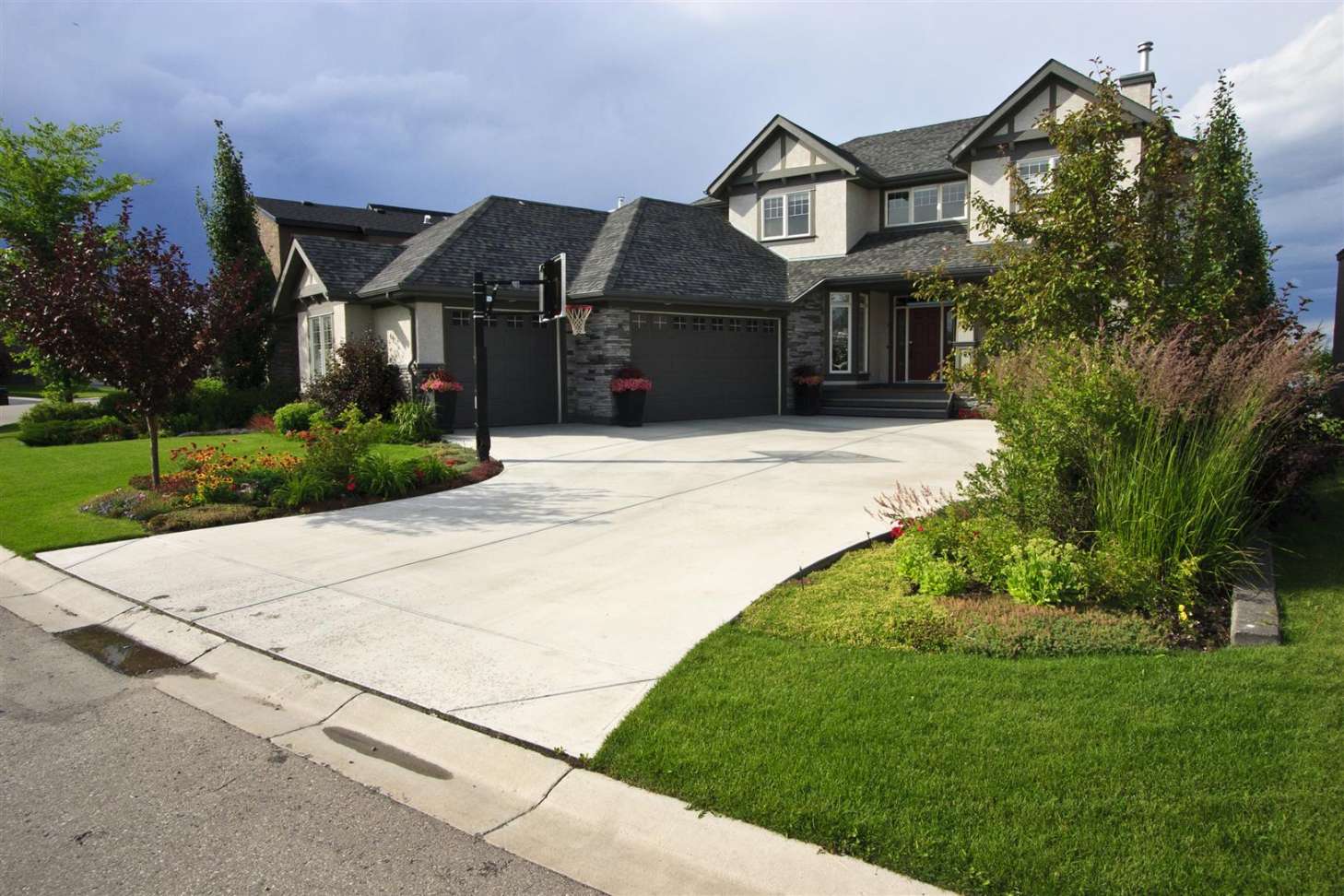 Calgary Landscaping Design - Front Yard Landscaping Design Ideas