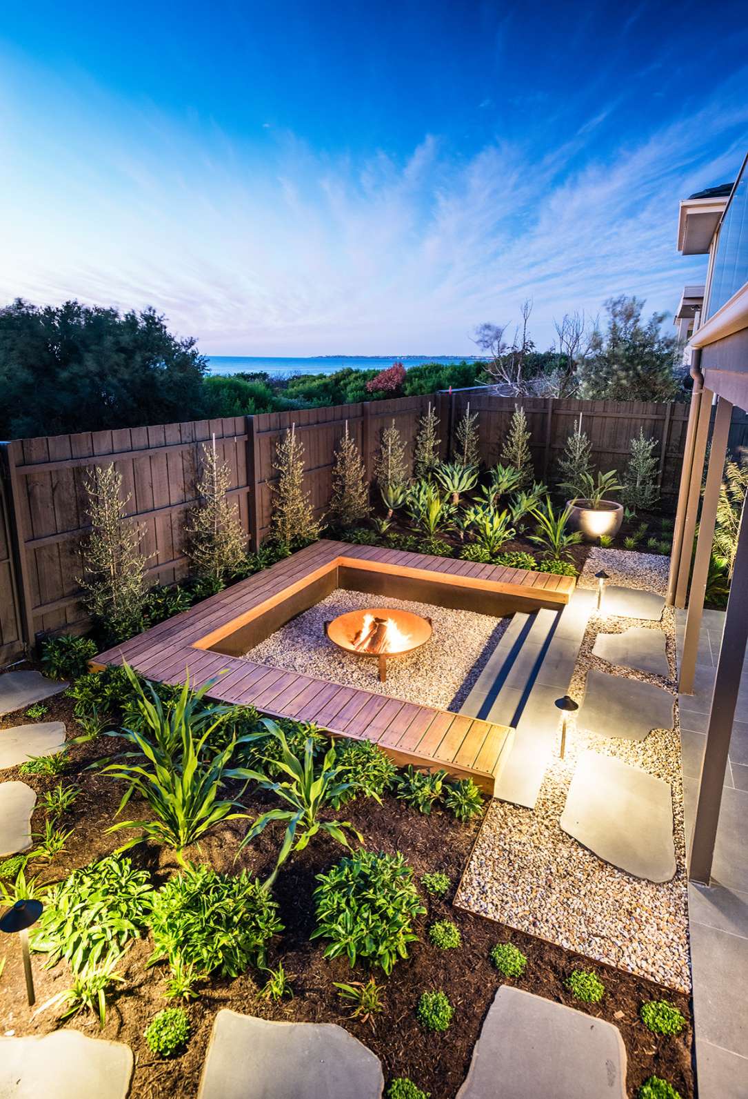 Coastal Backyard Landscaping Ideas You