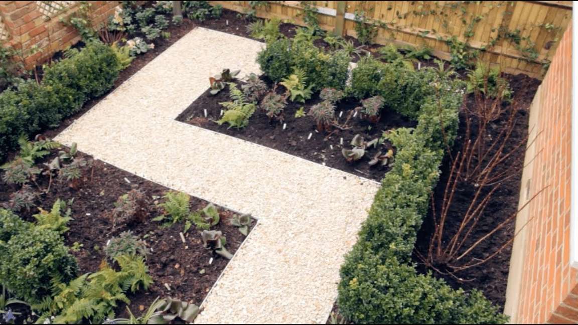 East Facing Front Garden with a Classic and Contemporary Feel