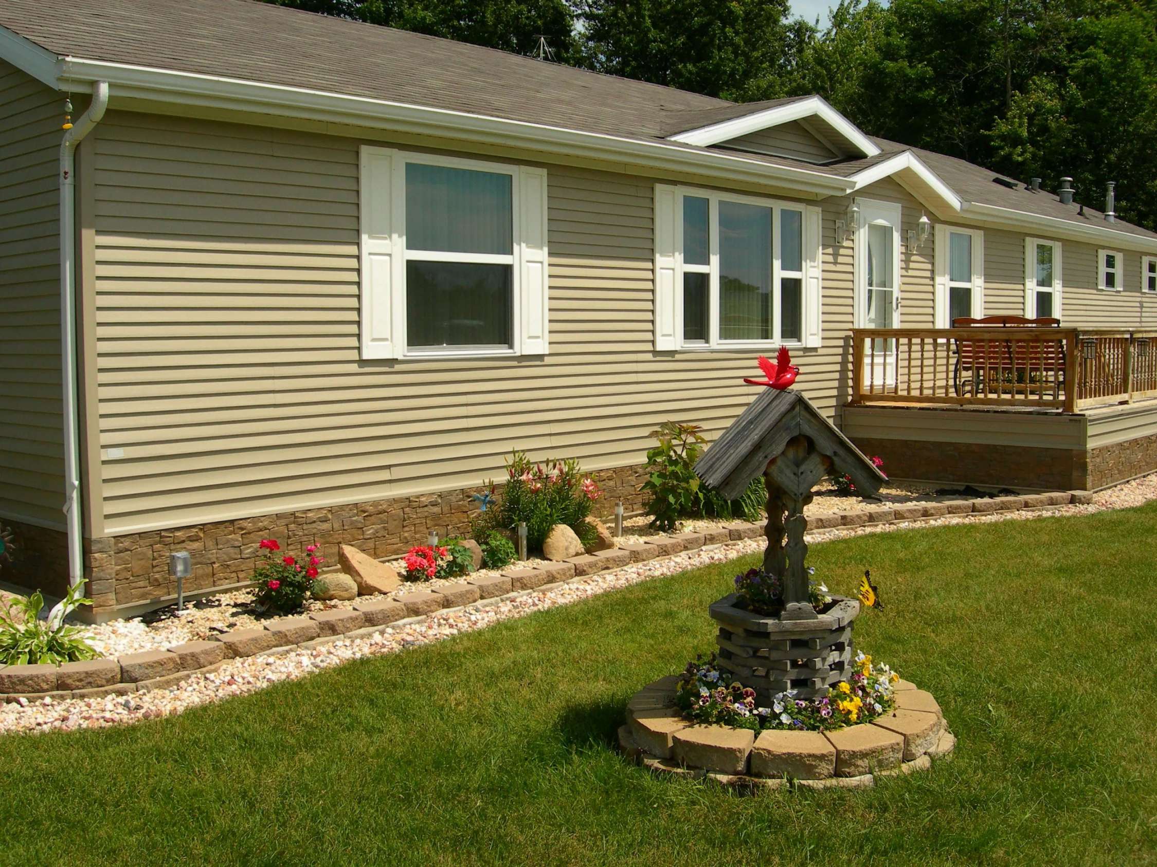 Low-Maintenance Landscaping Tips for Mobile Homes - Four Star Homes