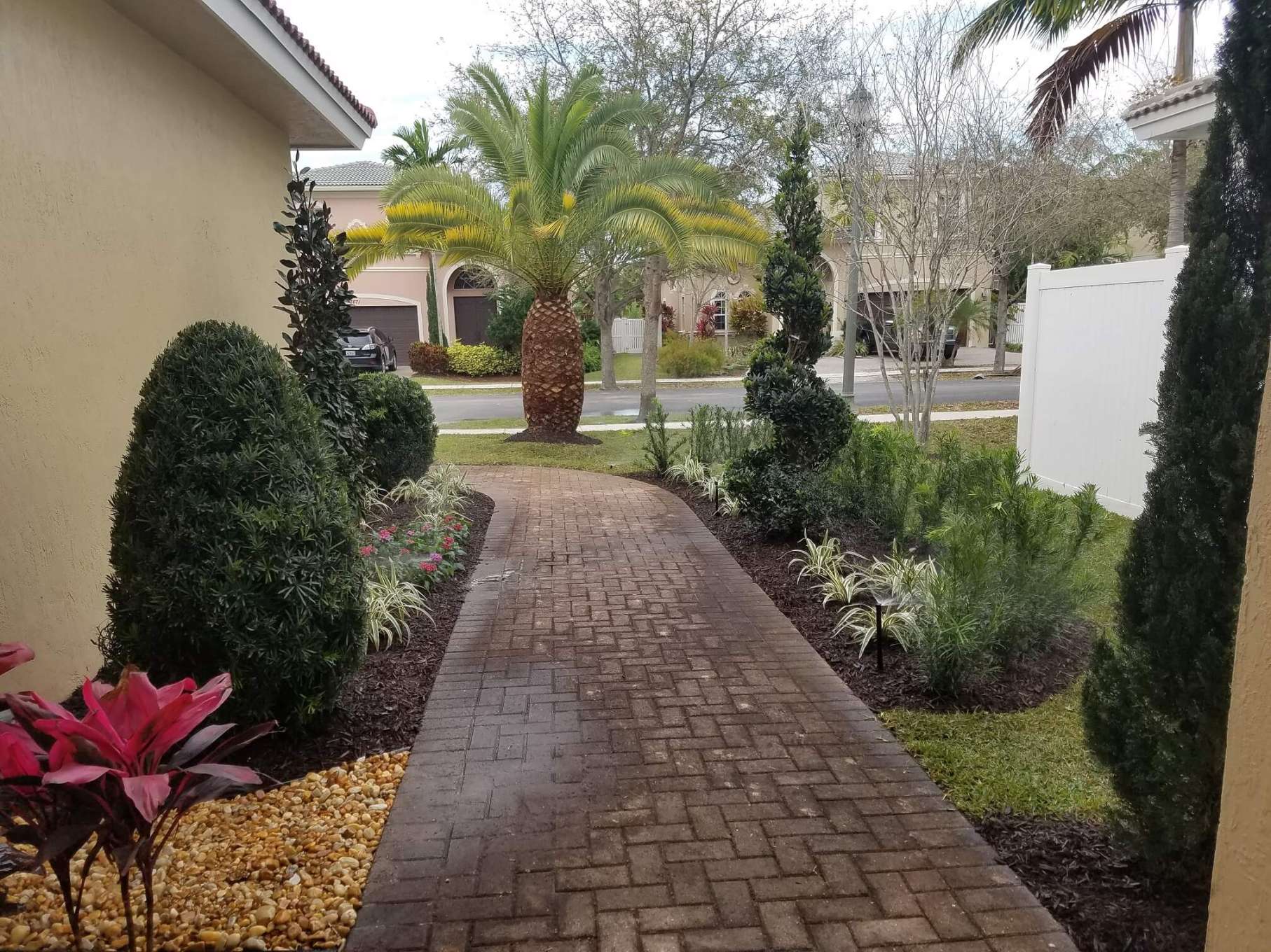 Small Front Yard Landscaping Ideas: Maximizing Curb Appeal