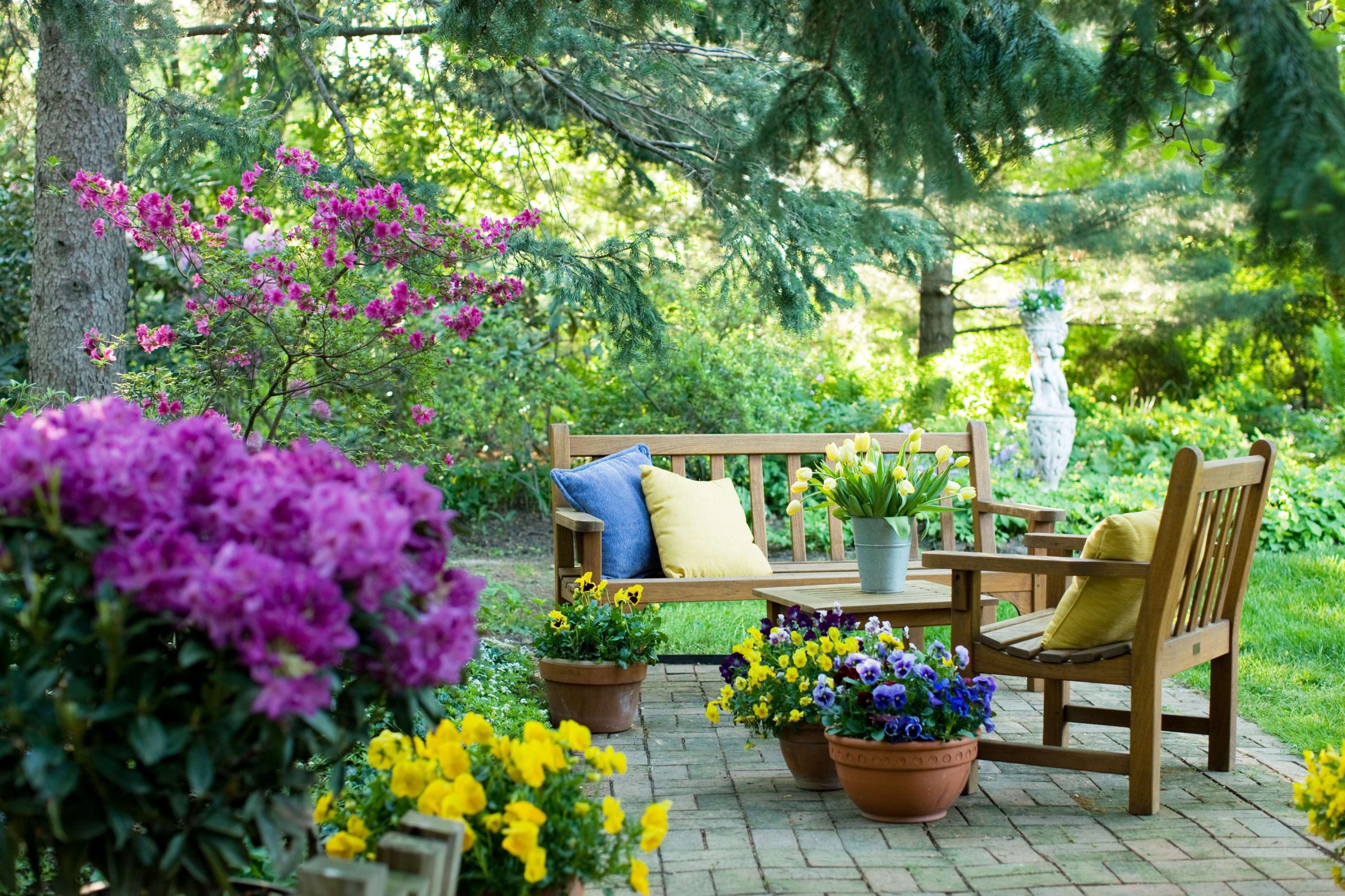 Use This Spring Gardening Checklist for a Pretty Landscape All Year